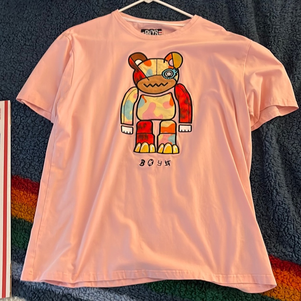 Awesome pink shirt with cool bear graphic size xl